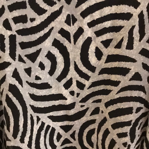 Fun flowy black & white sparkle & fads brand top - Picture 3 of 4